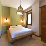 Okapi Hotel Ula